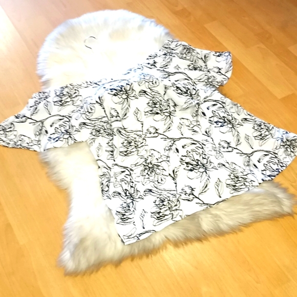 ASHRO Ruffled Floral Blouse - Picture 9 of 15